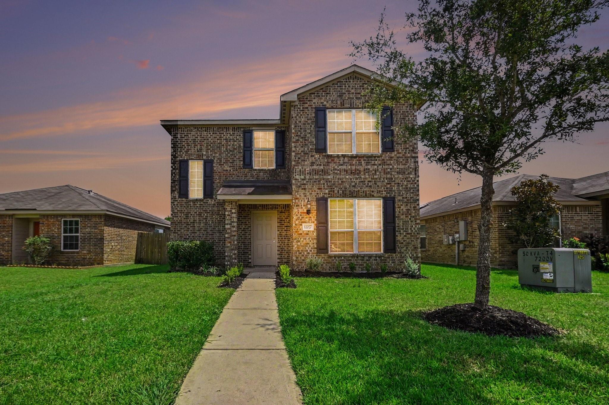 12027 Windage Dr, La Marque, TX 77568