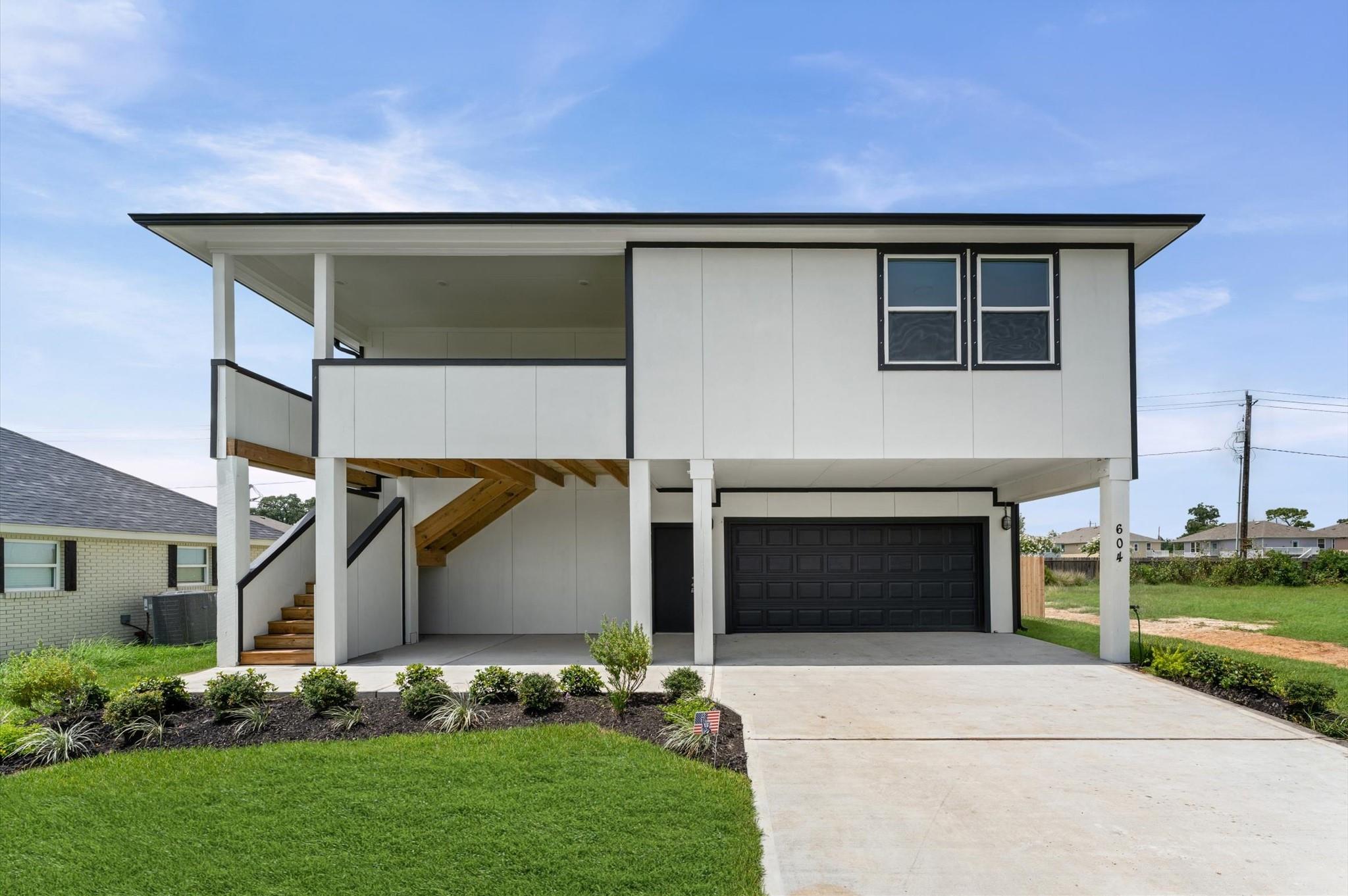 604 Fairfield St, Shoreacres, TX 77571