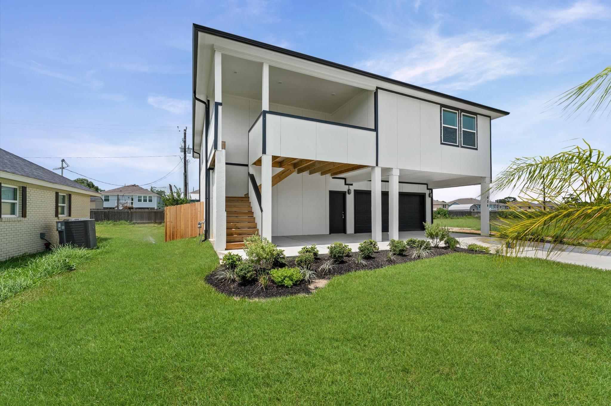 604 Fairfield St, Shoreacres, TX 77571 photo