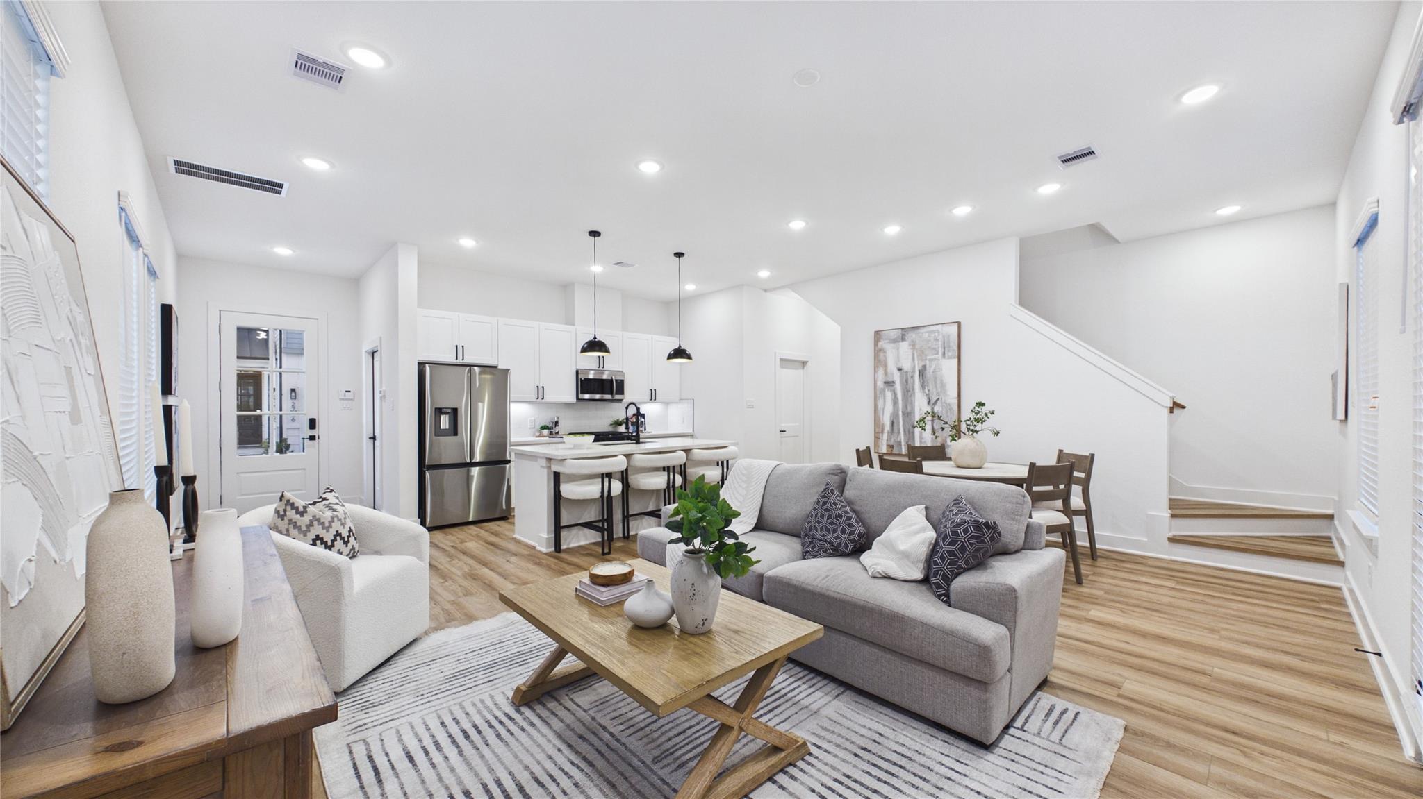 2726 Reynolds St, Houston, TX 77009