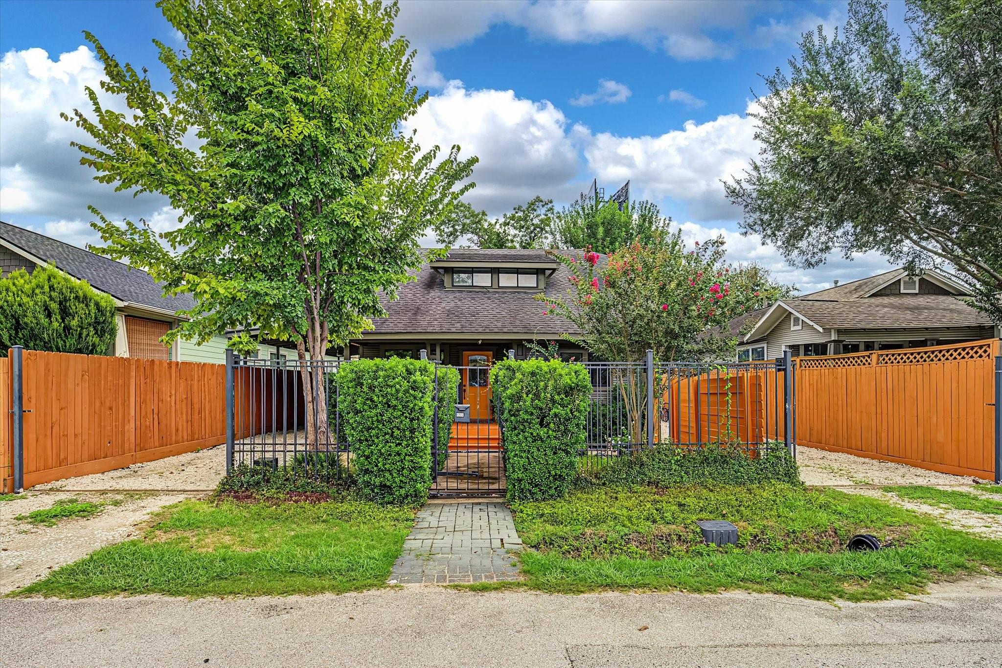 606 Vincent St, Houston, TX 77009 photo