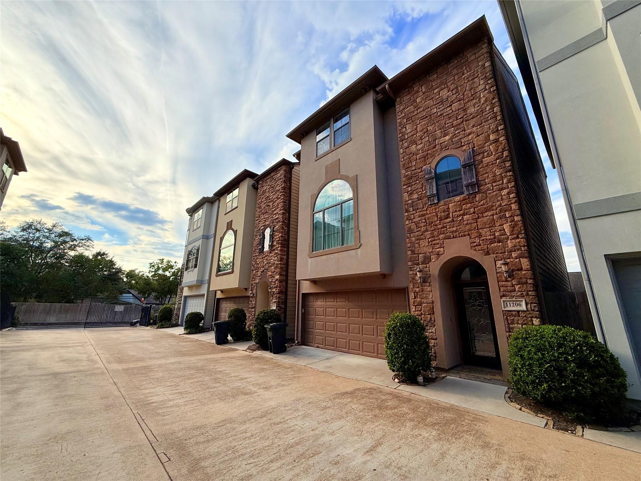 11206 Mattina Dr, Houston, TX 77042 photo