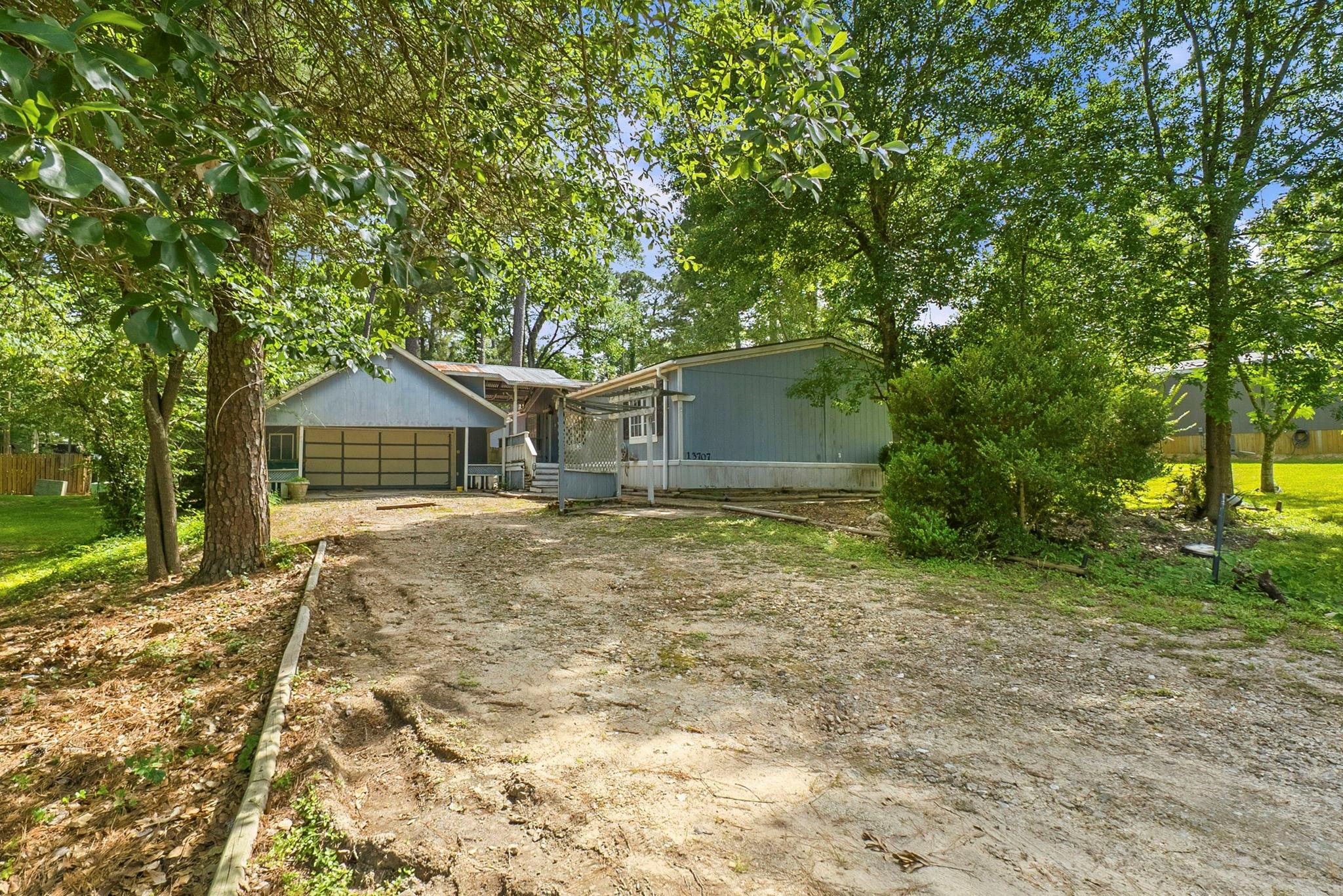 13707 Brigadier Dr, Willis, TX 77318 photo
