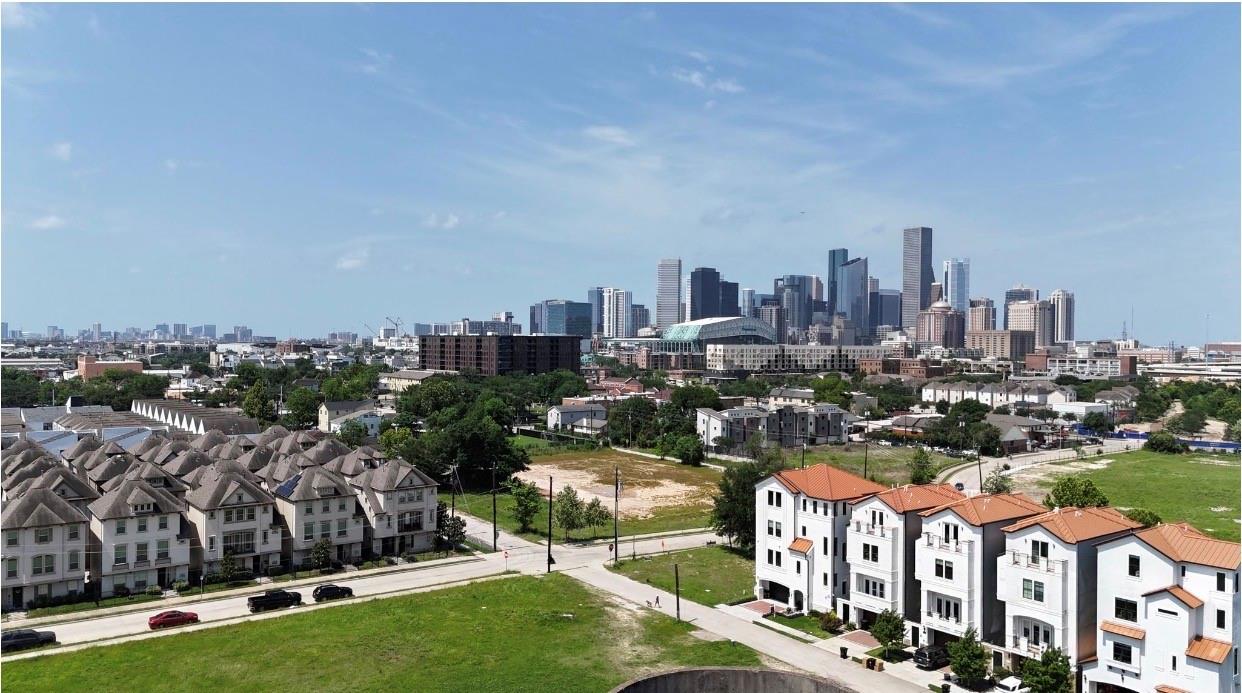 607 Nagle St, Houston, TX 77003