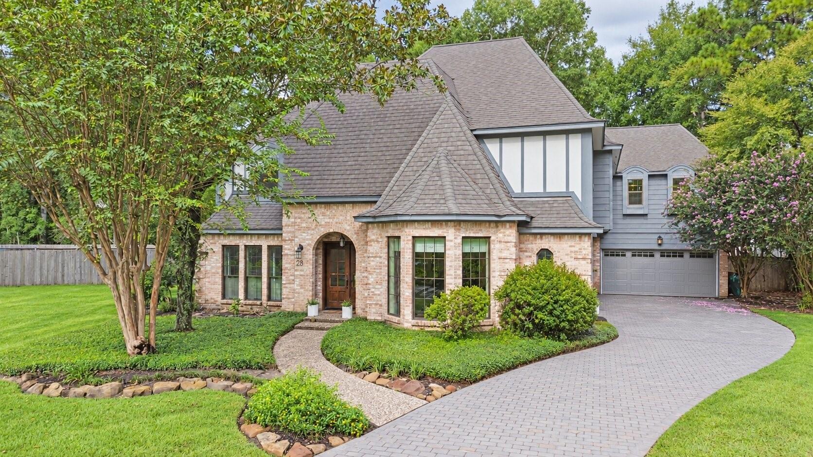 28 Mellow Leaf Ct, The Woodlands, TX 77381