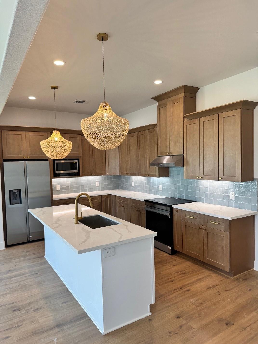 13014 Buccaneer Pkwy, Freeport, TX 77541