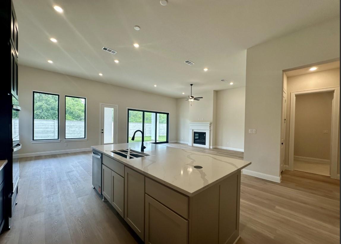 925 Groundwater Way, League City, TX 77546 photo