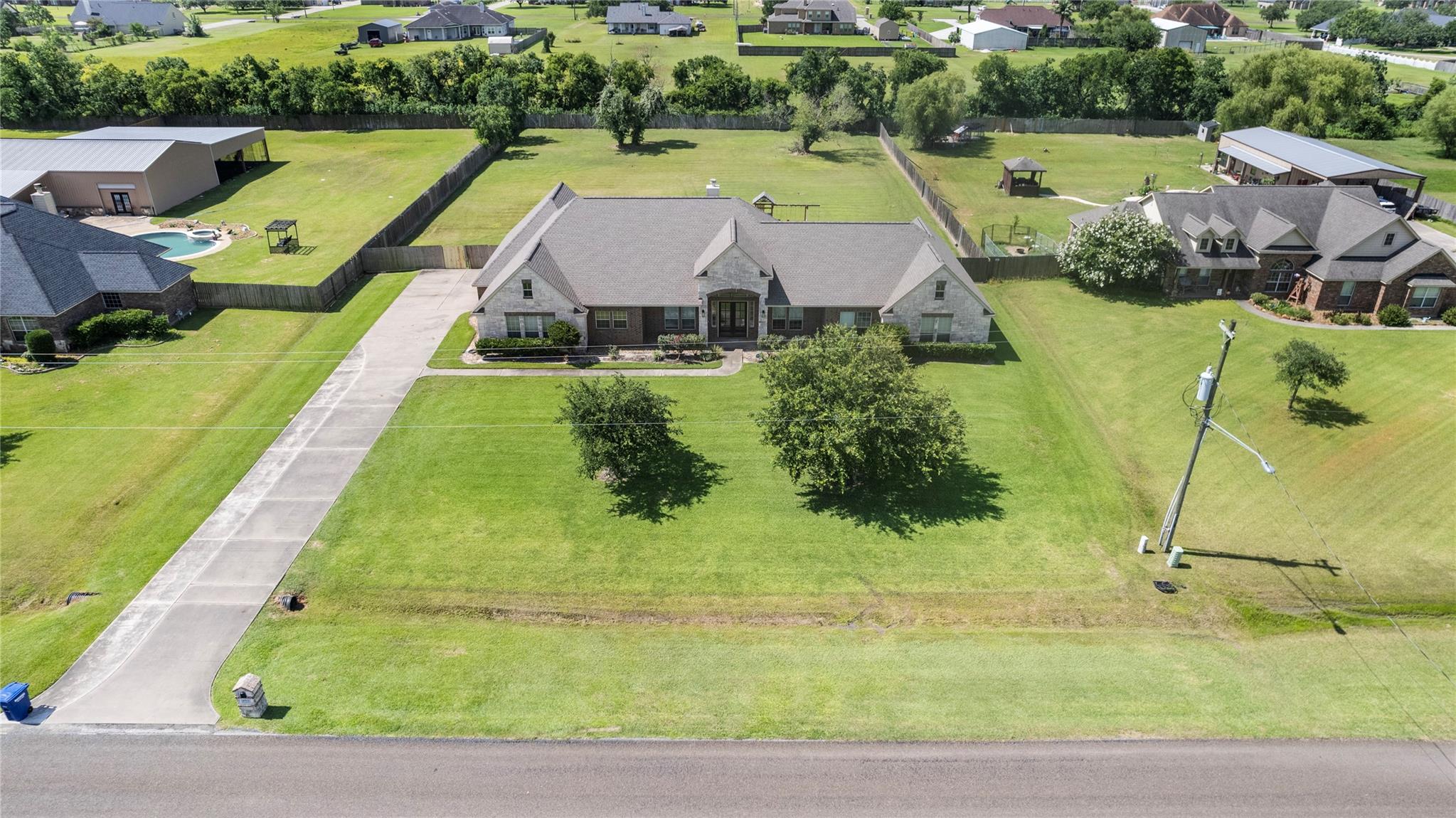 4502 Landon Ln, Baytown, TX 77523