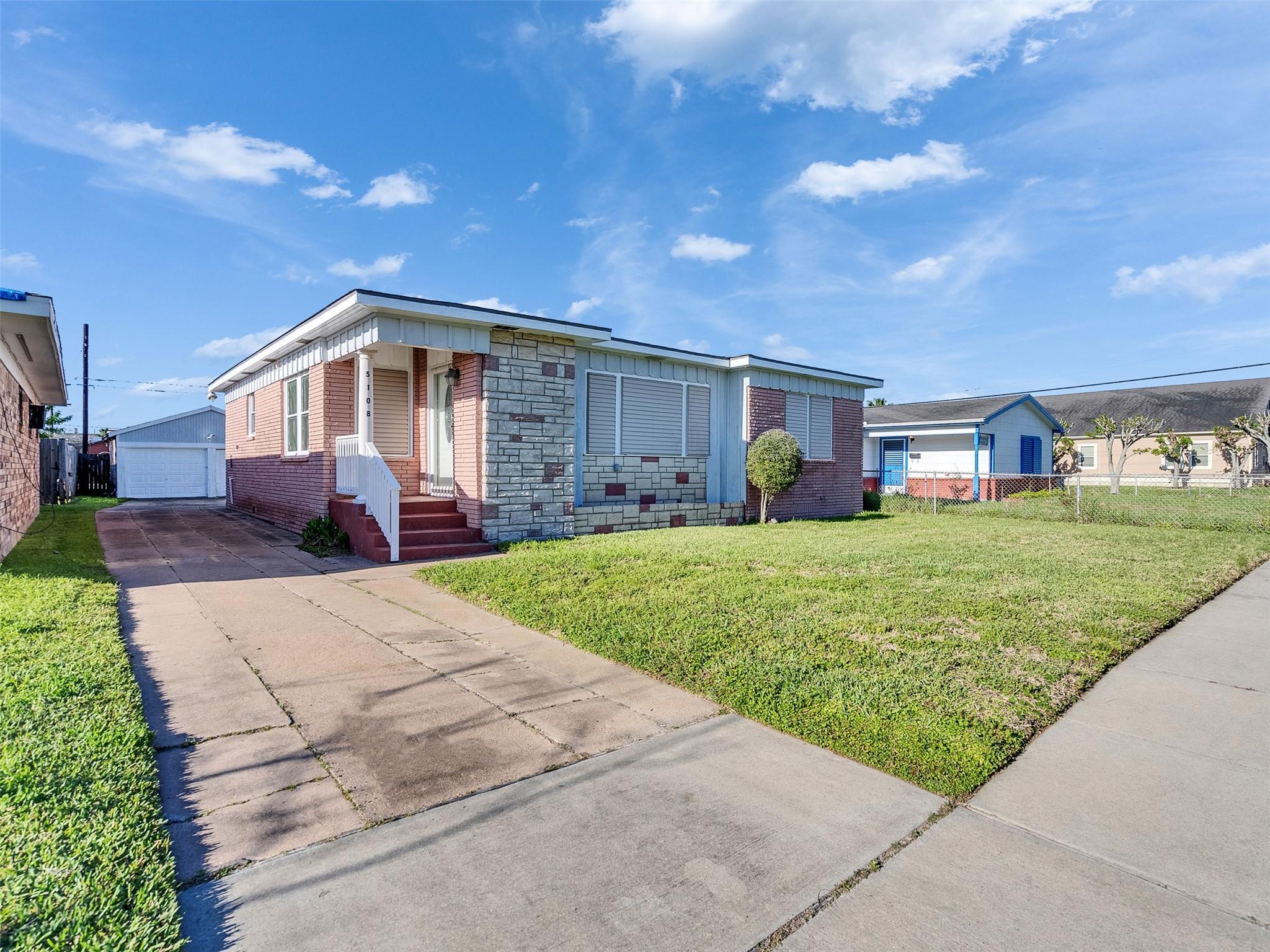 5108 Avenue L St, Galveston, TX 77551 photo