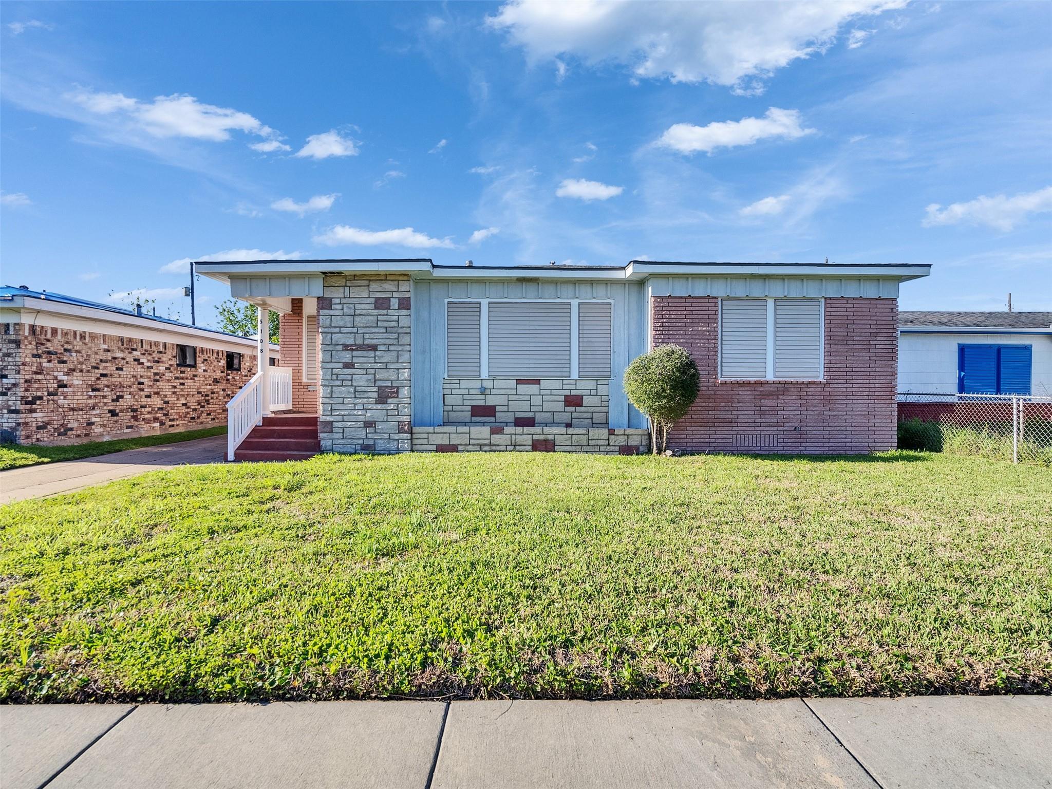 5108 Avenue L St, Galveston, TX 77551 photo