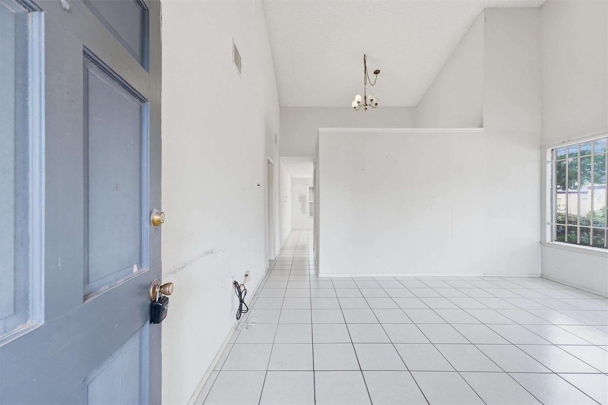 10331 Huntington Place Dr #331, Houston, TX 77099 photo