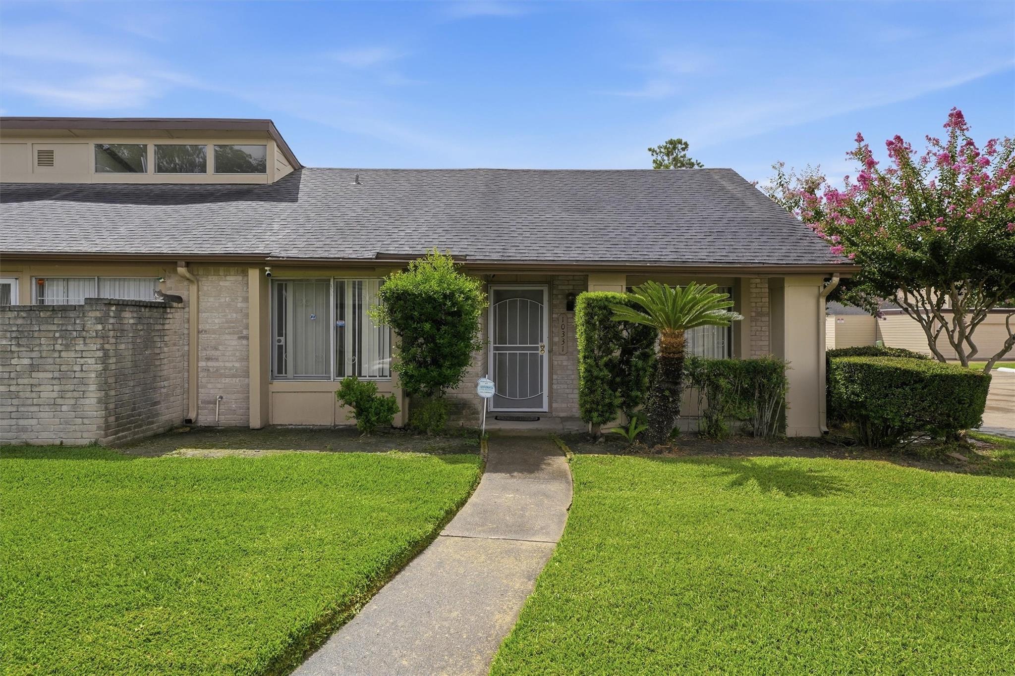 10331 Huntington Place Dr, Houston, TX 77099