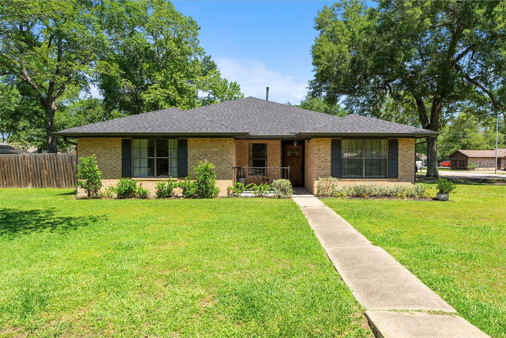 843 Fall Creek Dr, Huffman, TX 77336 photo