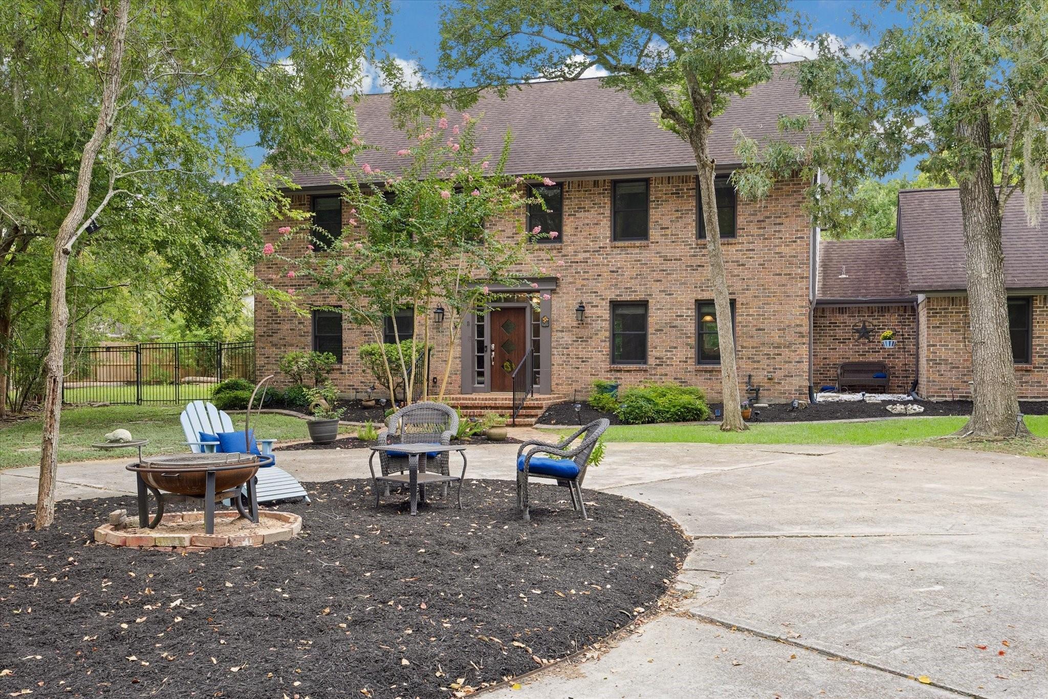 906 Quaker Bend Dr, Friendswood, TX 77546