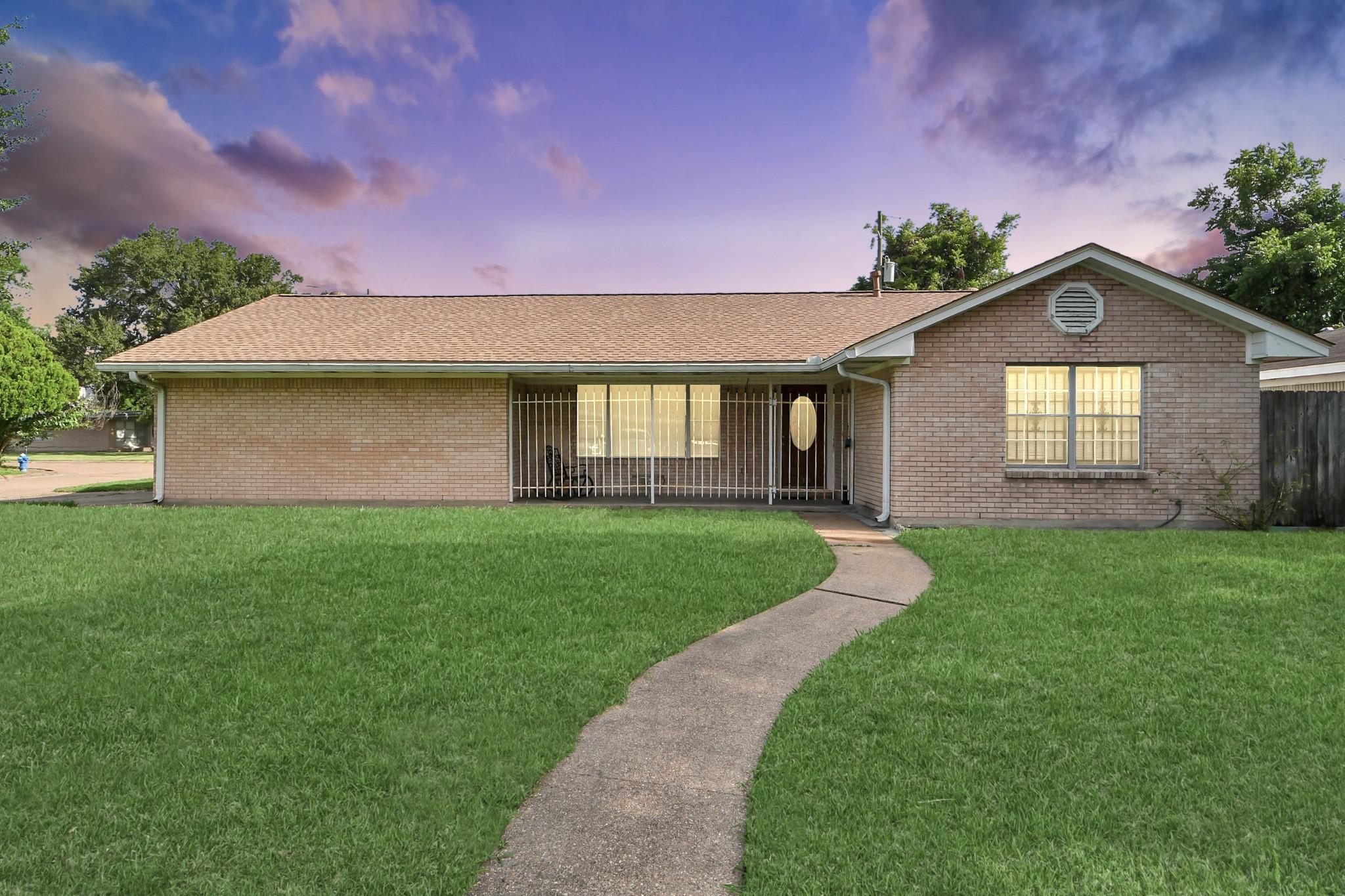 138 Wellington St, Houston, TX 77076