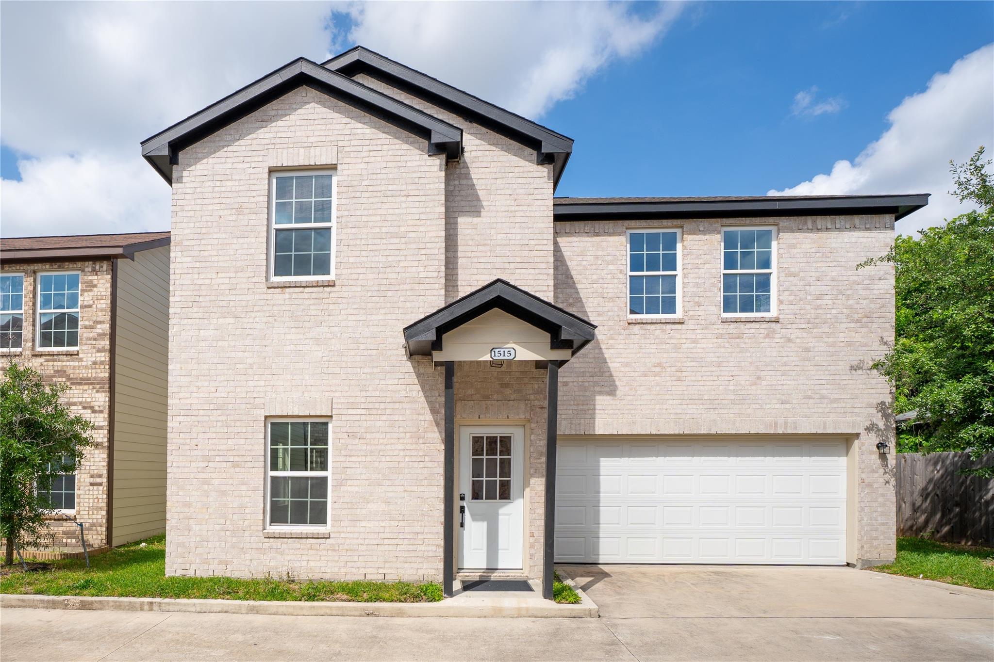 1515 Fairbanks St, Houston, TX 77009