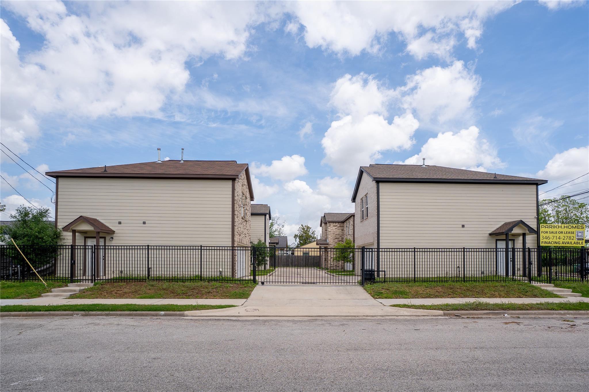 1515 Fairbanks St, Houston, TX 77009 photo