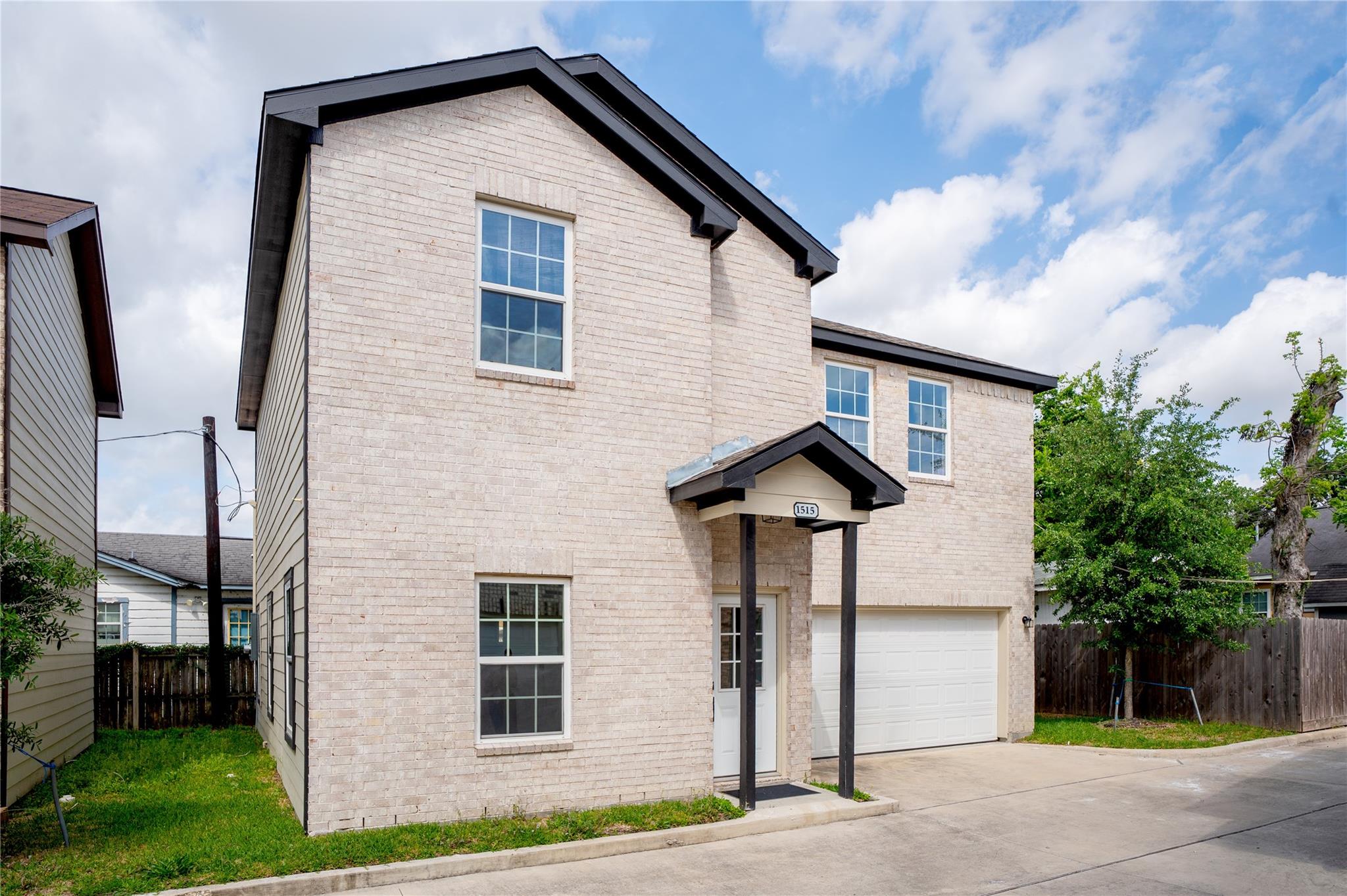 1515 Fairbanks St, Houston, TX 77009 photo