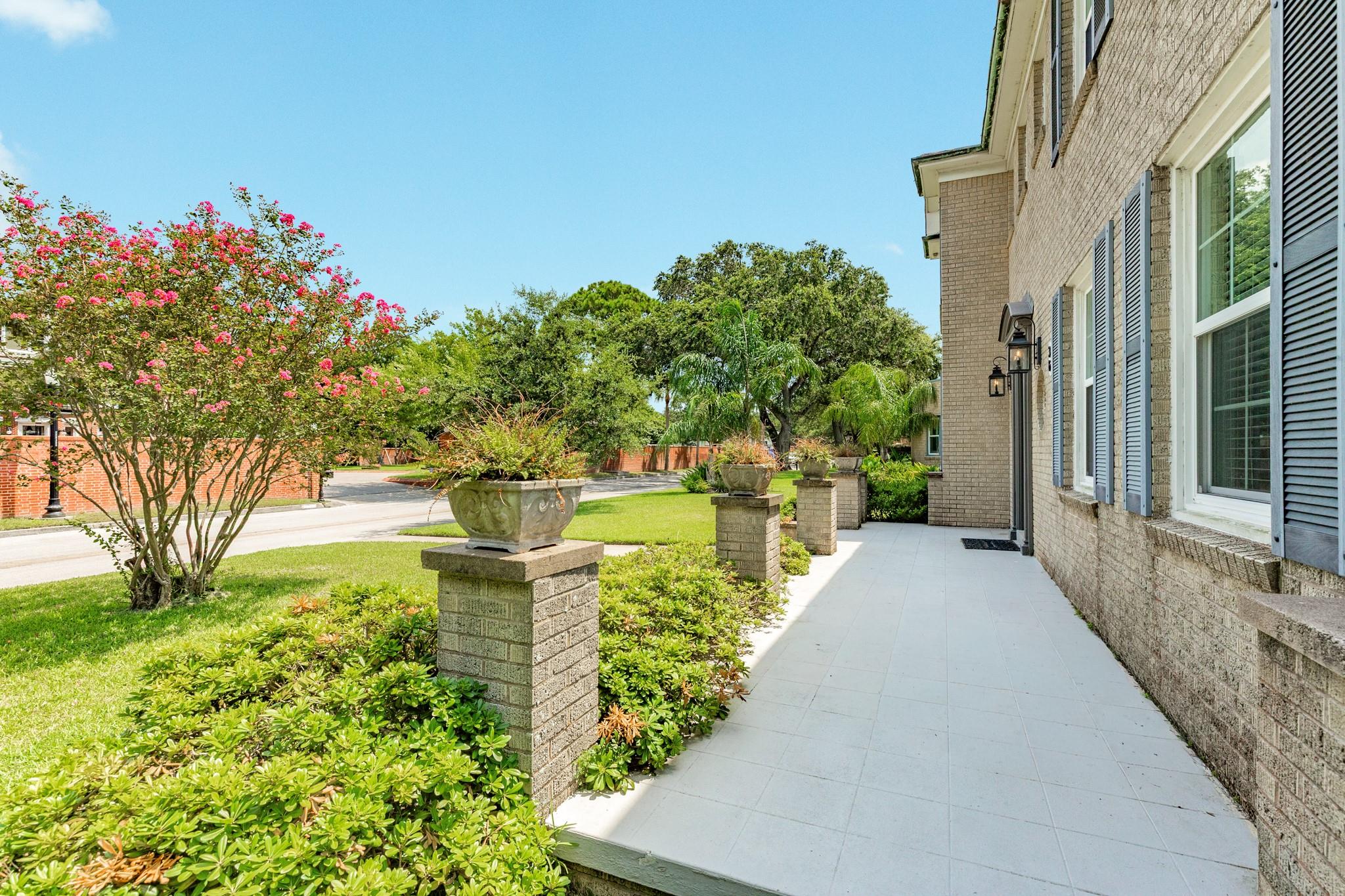 36 Cedar Lawn Cir, Galveston, TX 77551 photo