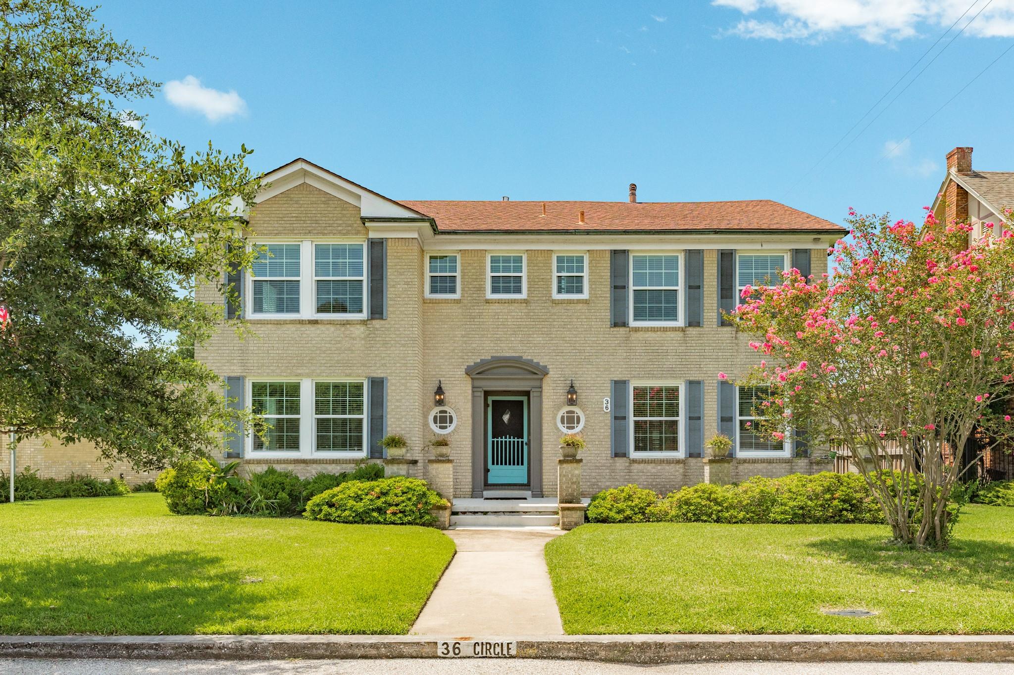 36 Cedar Lawn Cir, Galveston, TX 77551