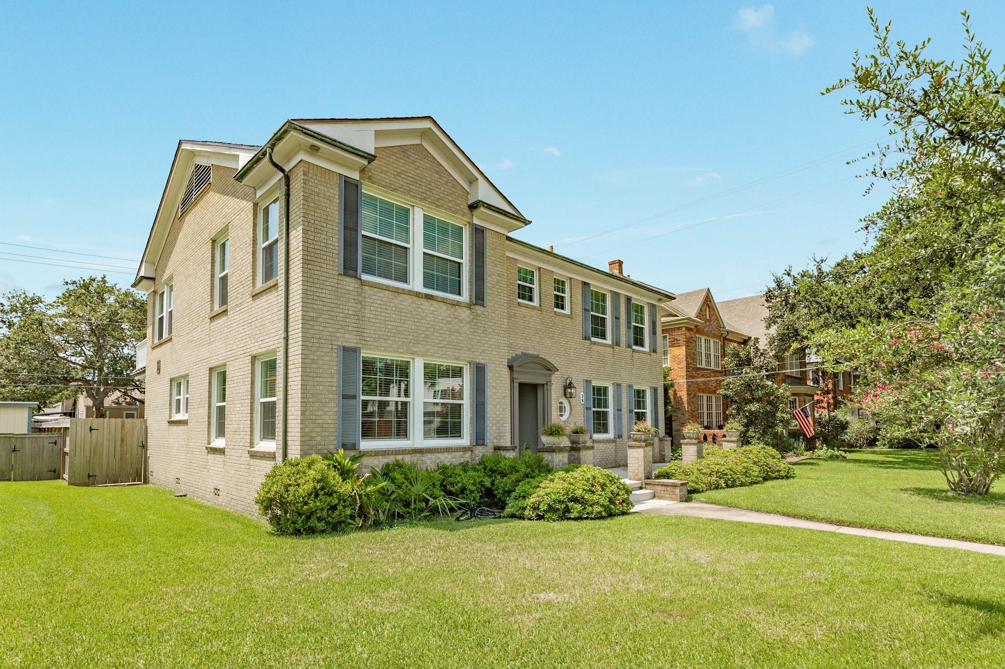 36 Cedar Lawn Cir, Galveston, TX 77551 photo