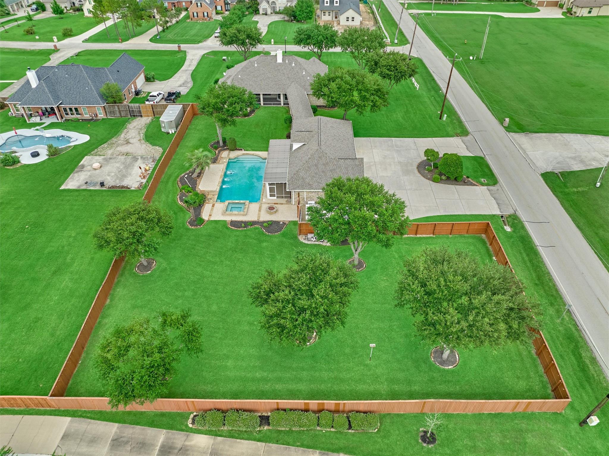 11833 Seashell Cir, Montgomery, TX 77356 photo