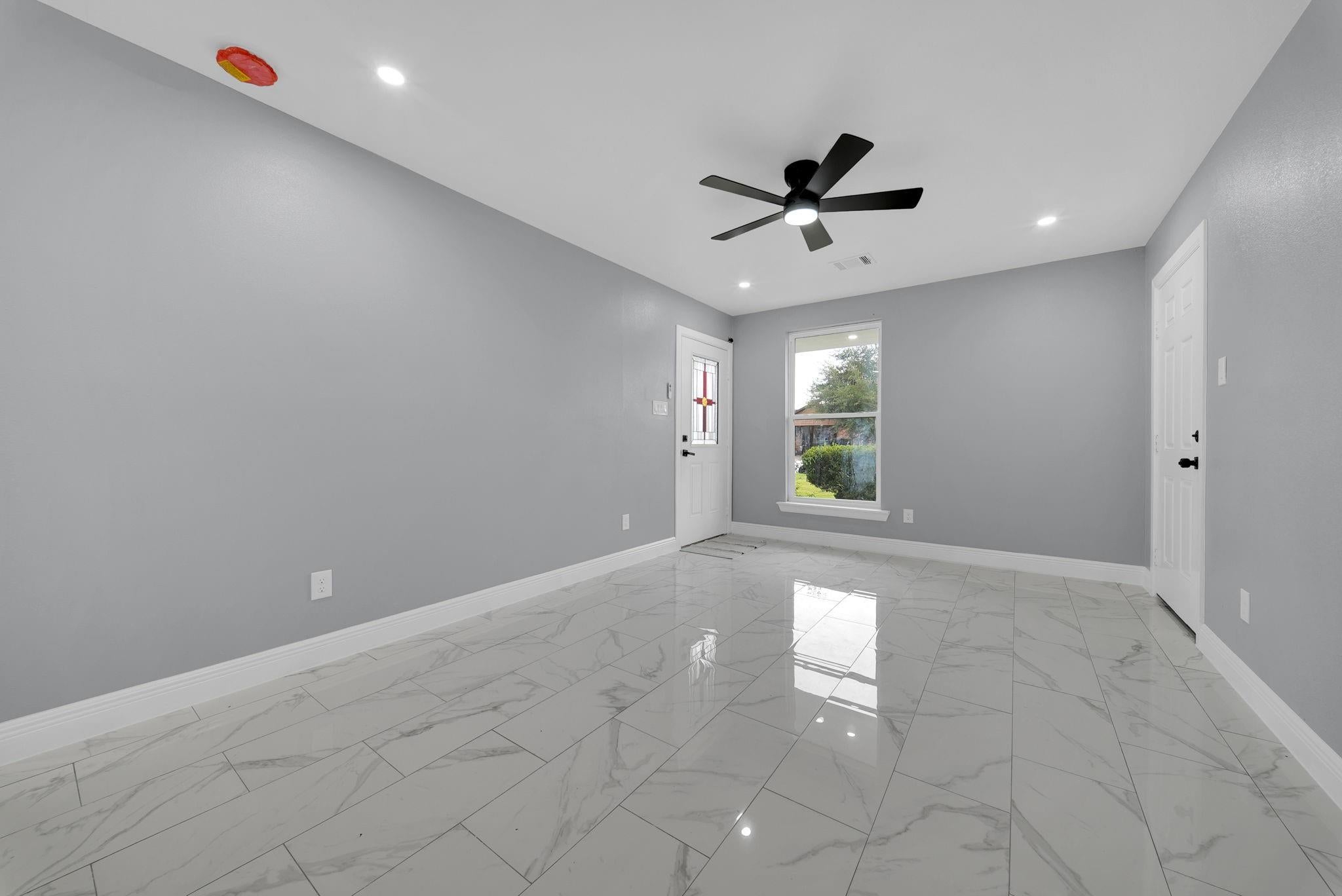 12434 Big Oaks Dr, Houston, TX 77050 photo