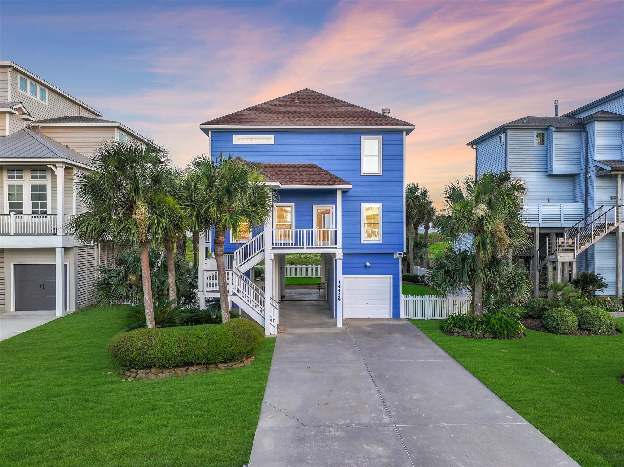 14458 Spyglass Cir, Galveston, TX 77554