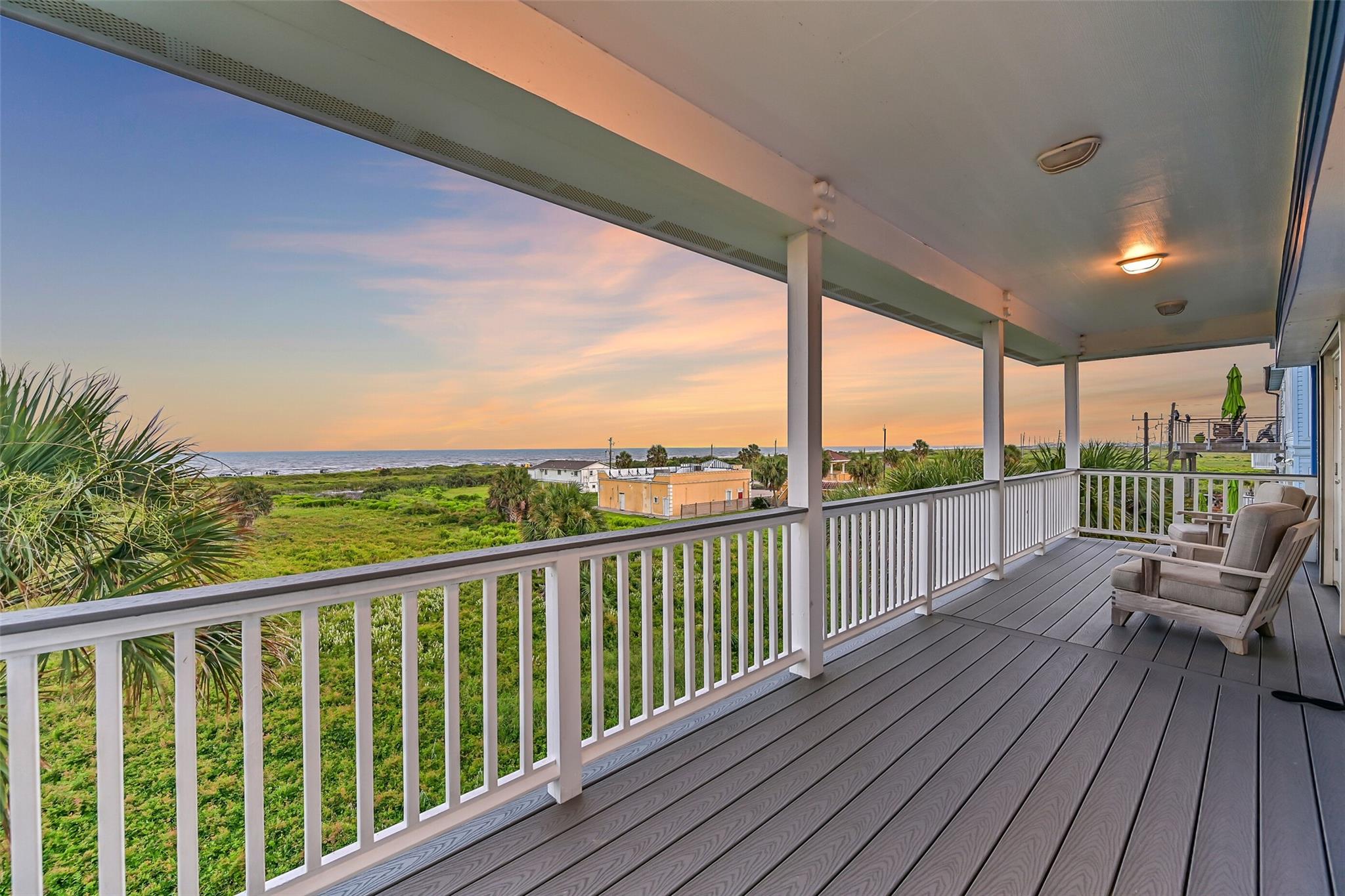 14458 Spyglass Cir, Galveston, TX 77554 photo