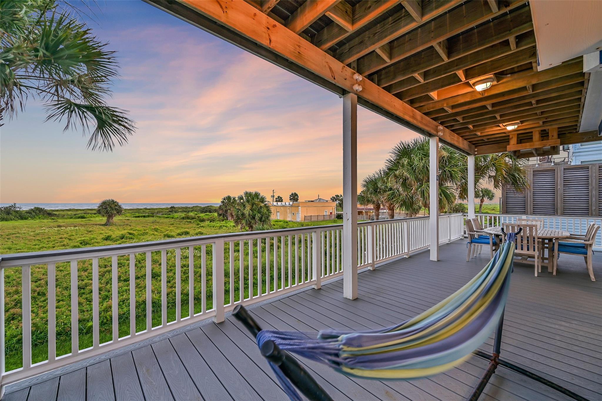 14458 Spyglass Cir, Galveston, TX 77554 photo