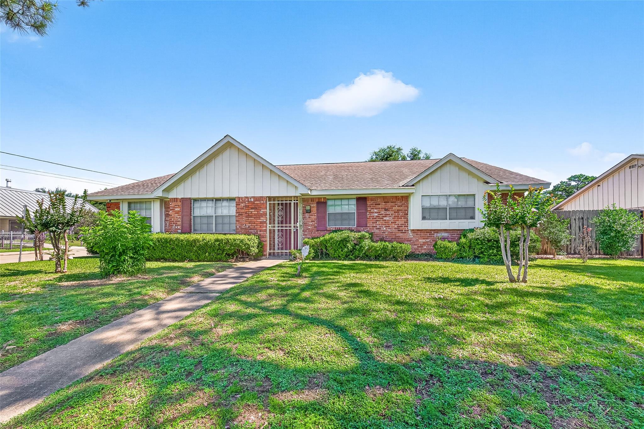 8022 Stroud Dr, Houston, TX 77036