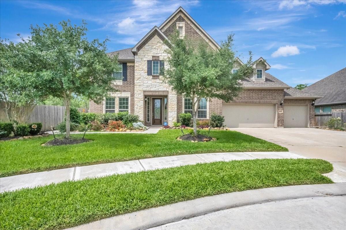 8033 Serenity Dr, Pearland, TX 77584