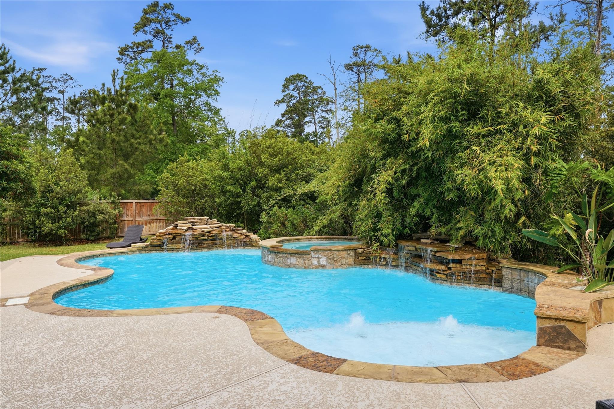 8111 Hideaway Lake Cir, Spring, TX 77389