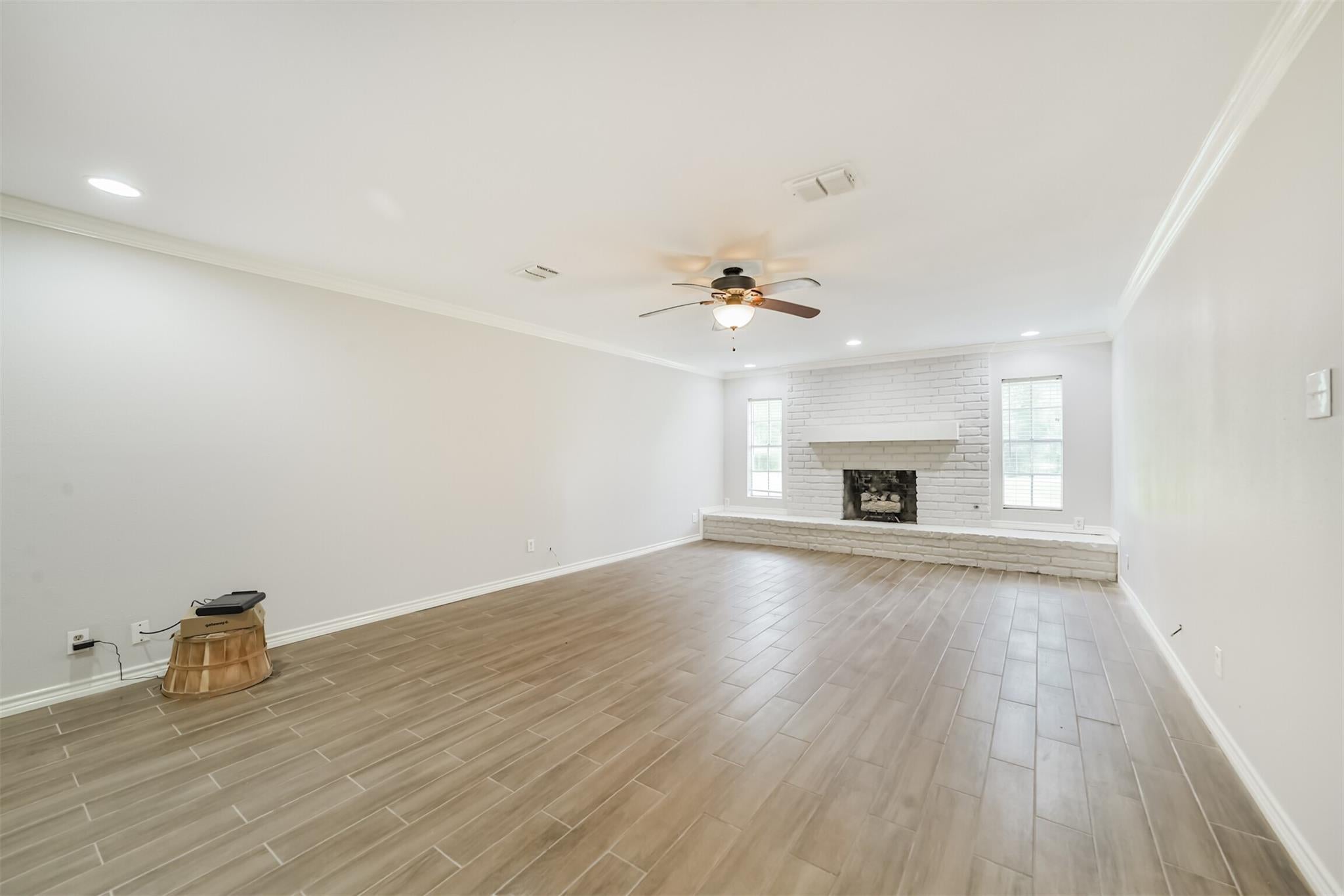 912 Brook Forest Dr, Conroe, TX 77385 photo