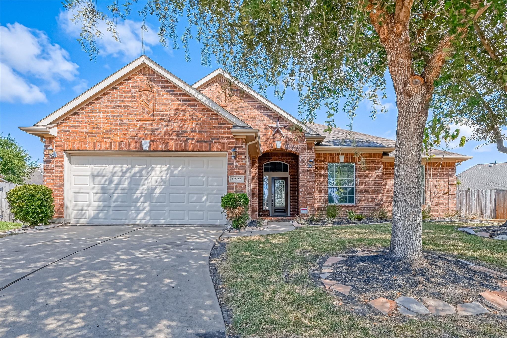 13922 Normandy Ct, Sugar Land, TX 77498 photo