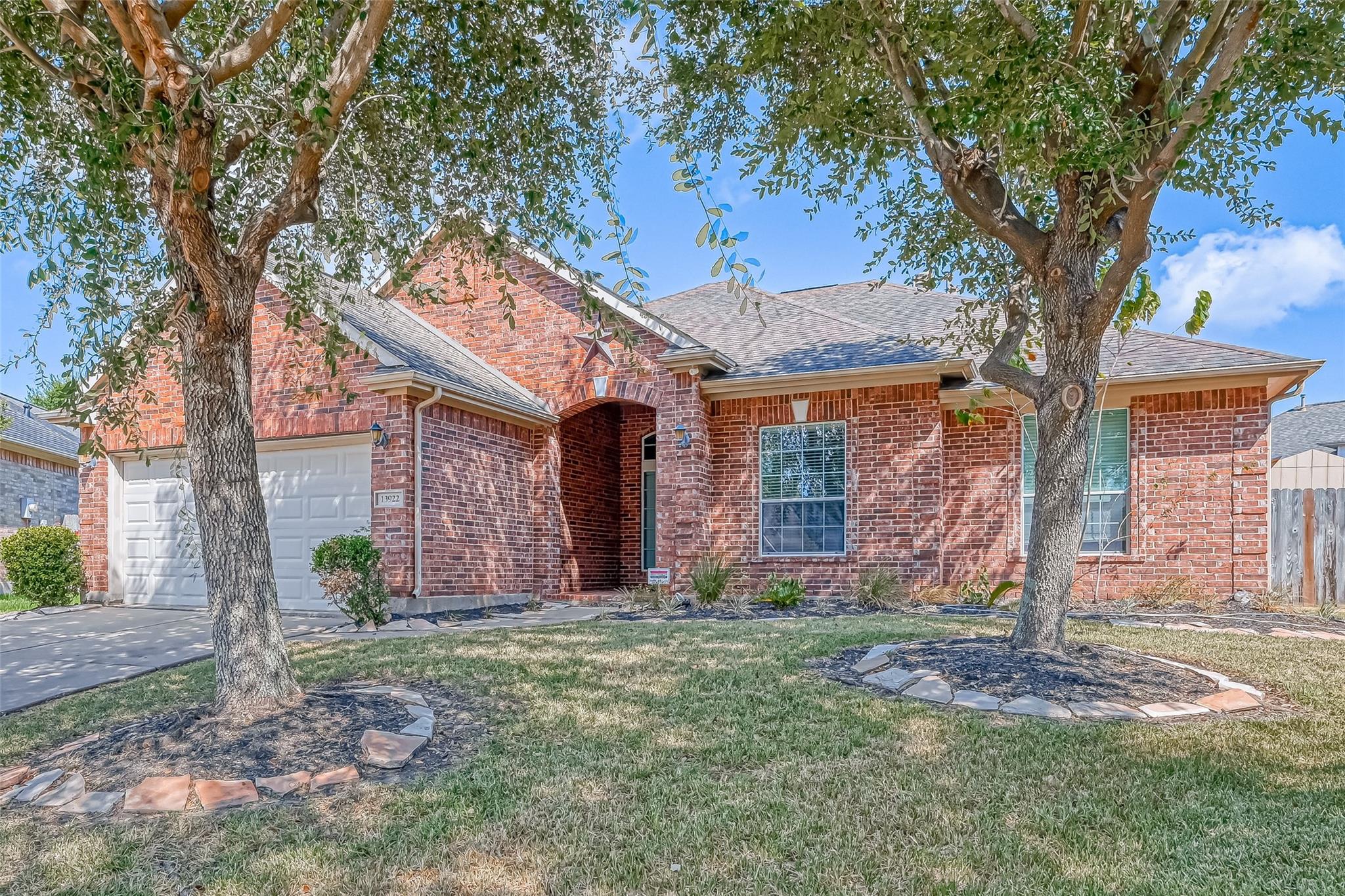 13922 Normandy Ct, Sugar Land, TX 77498 photo