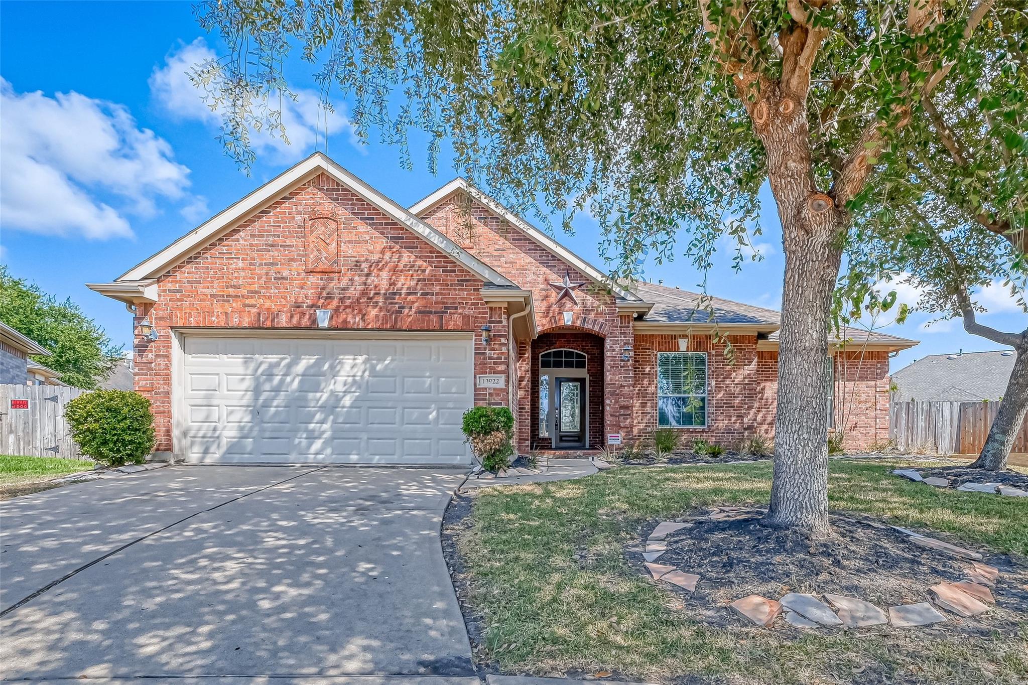13922 Normandy Ct, Sugar Land, TX 77498