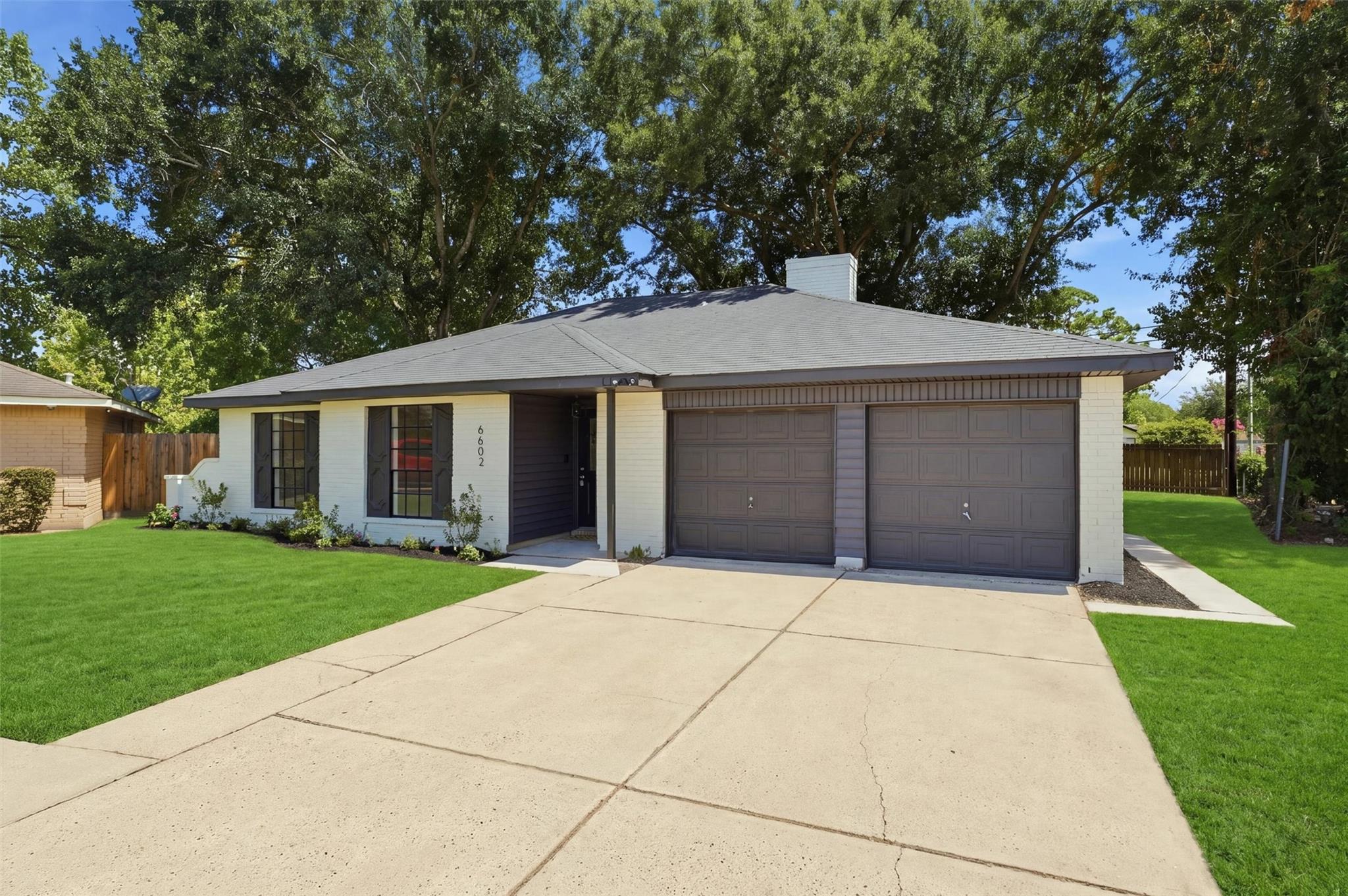 6602 Indian Falls Dr, Houston, TX 77489