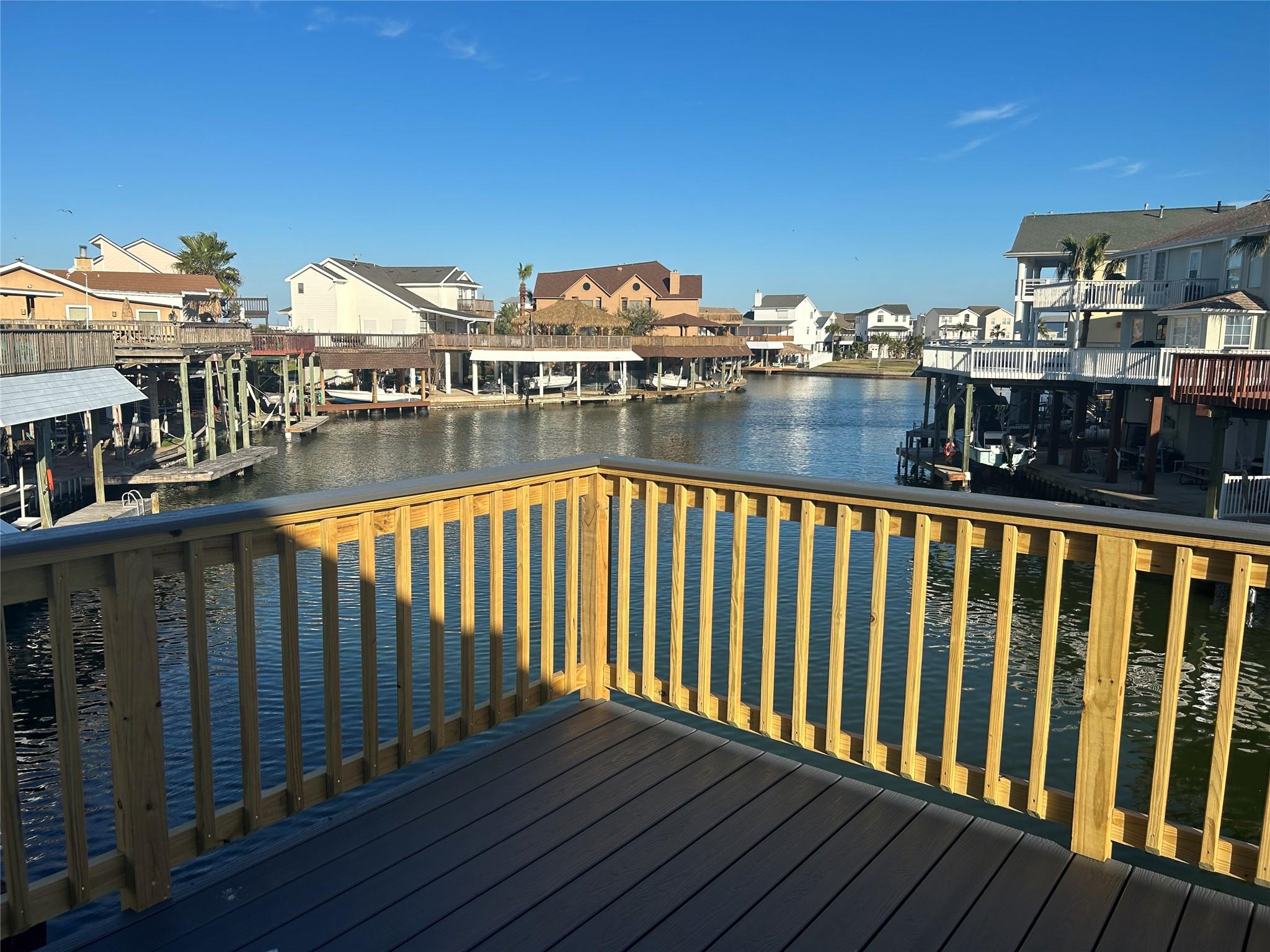 306 Isles End Rd, Tiki Island, TX 77554