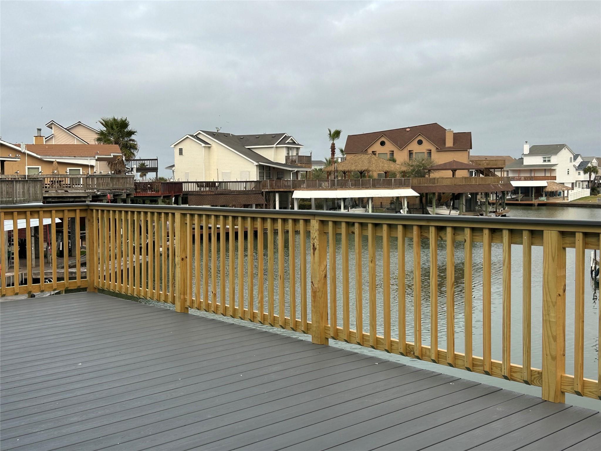306 Isles End Rd, Tiki Island, TX 77554 photo