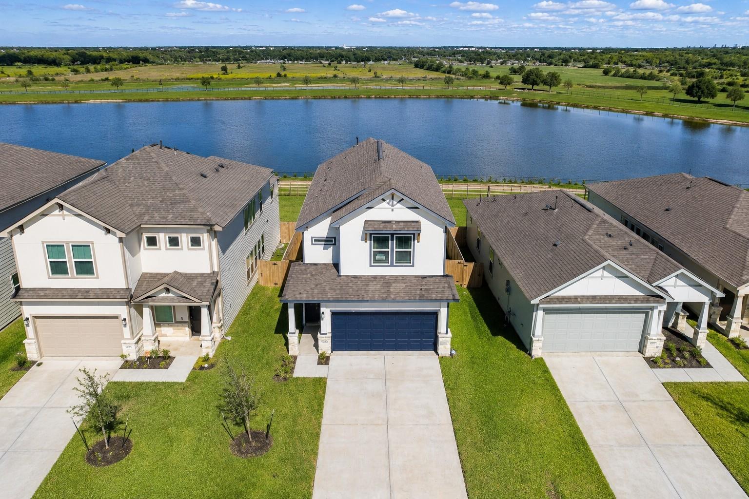 6639 Escondido Dr, Rosharon, TX 77583