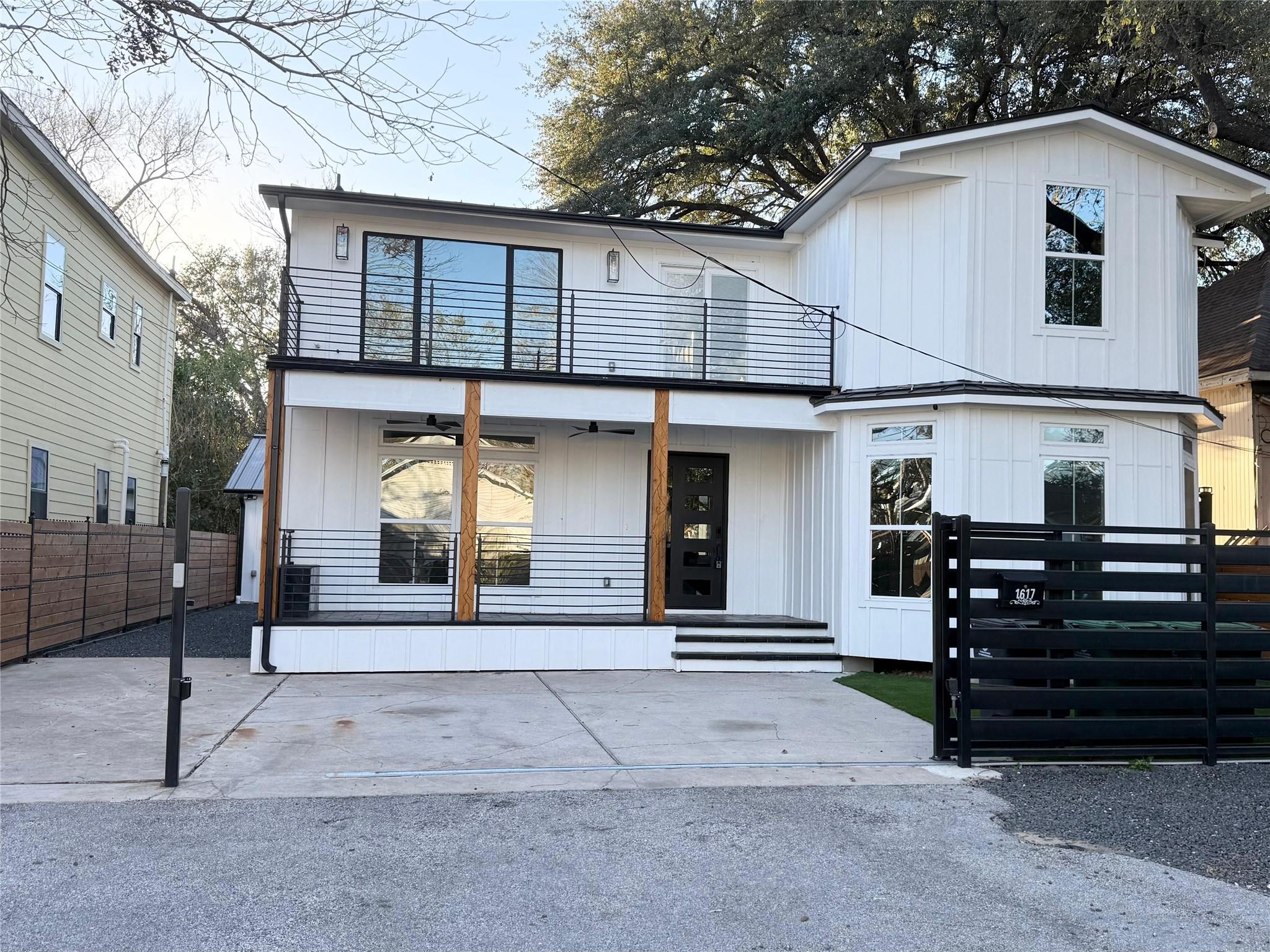 1617 Common St, Houston, TX 77009