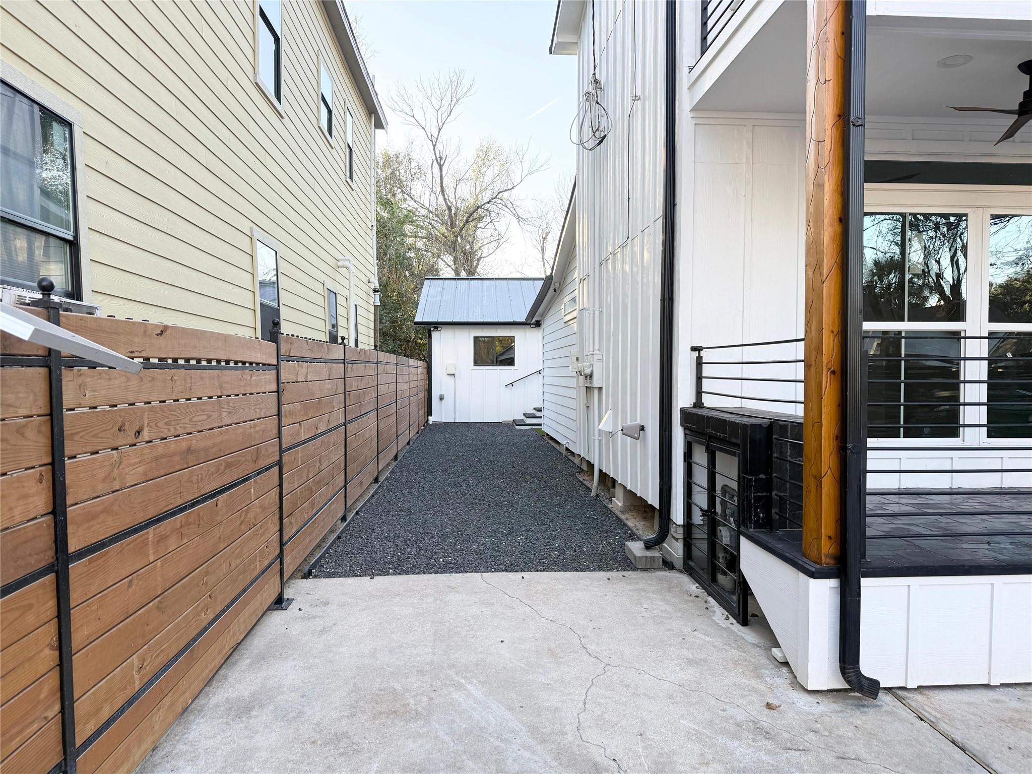 1617 Common St, Houston, TX 77009 photo