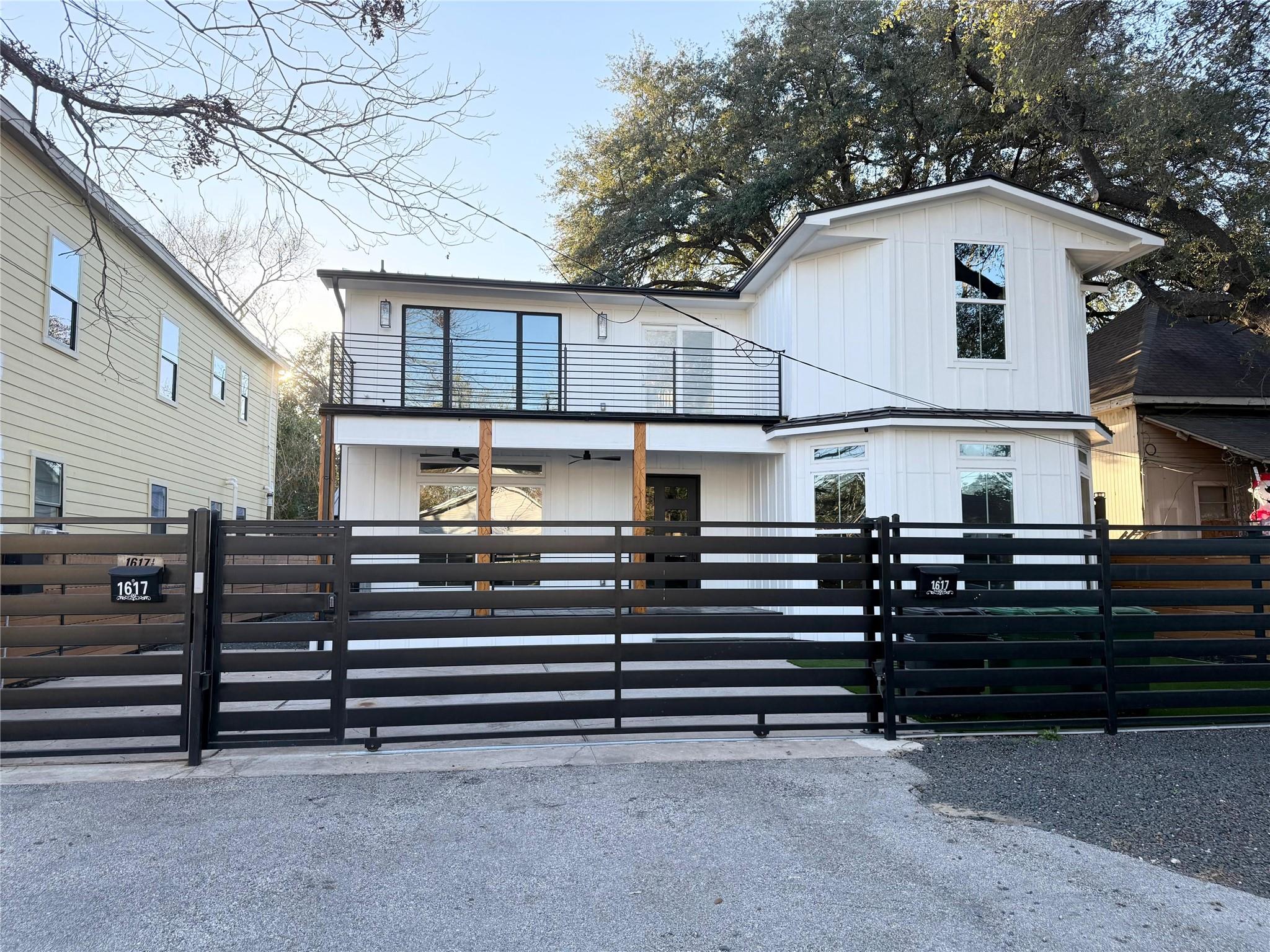1617 Common St, Houston, TX 77009 photo