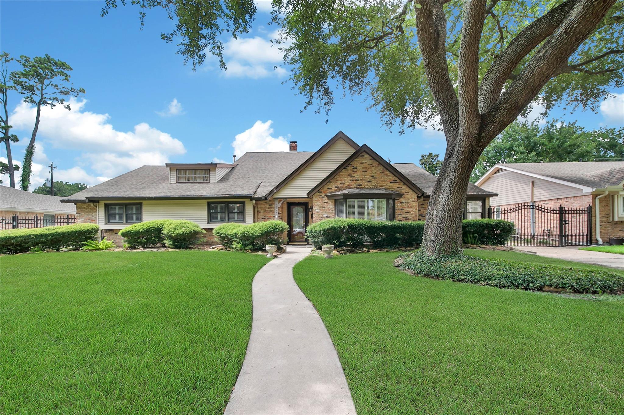 1030 Chantilly Ln, Houston, TX 77018