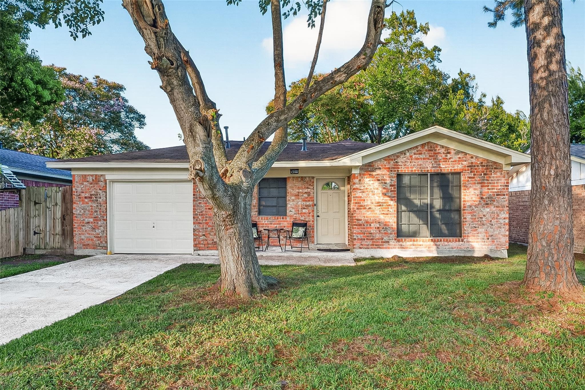 313 Carroll St, La Porte, TX 77571