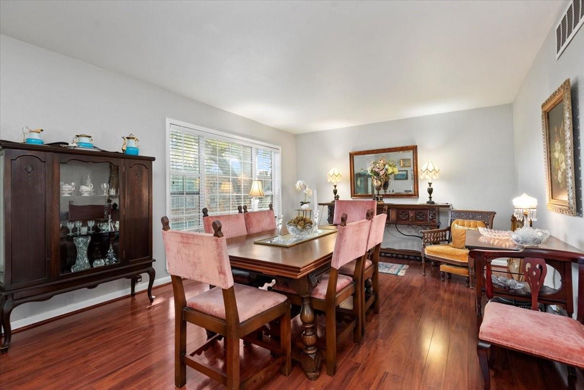 2101 Fountain View Dr, Houston, TX 77057