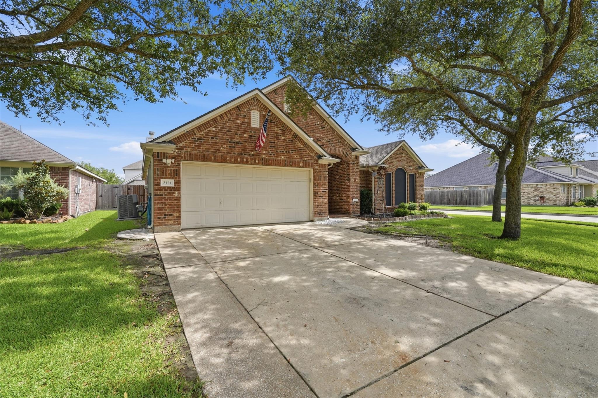 2121 Sugar Hill Dr, Deer Park, TX 77536 photo