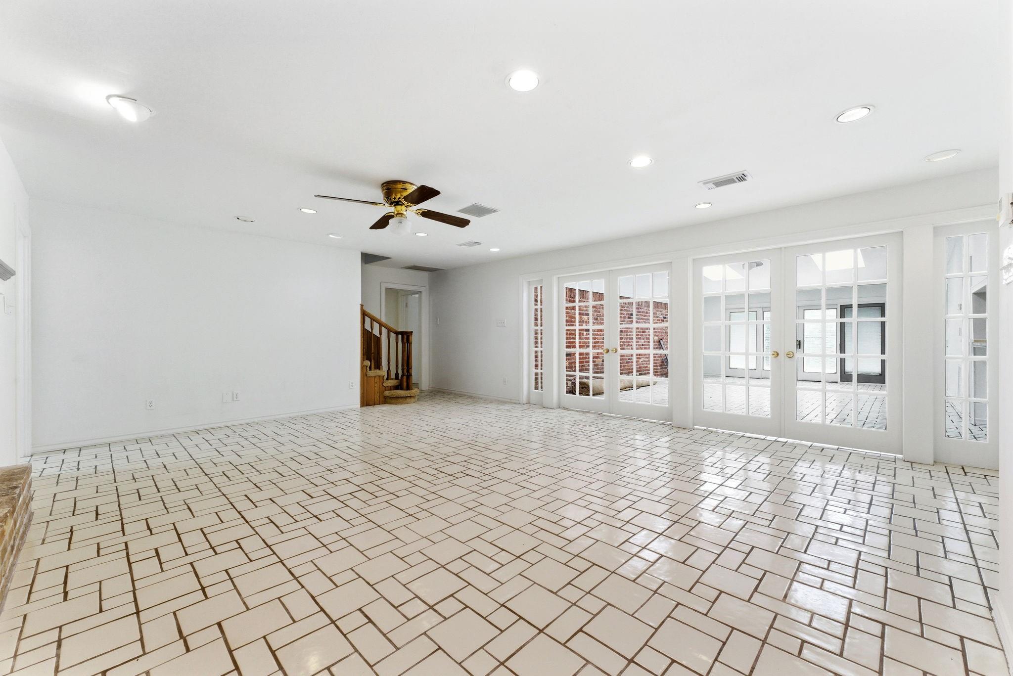 5443 Queensloch Dr, Houston, TX 77096 photo