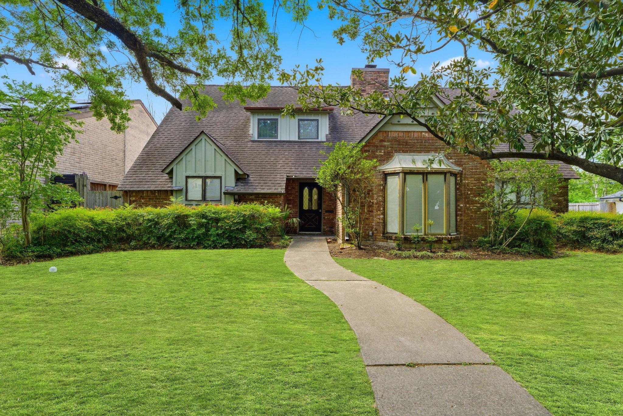 5443 Queensloch Dr, Houston, TX 77096